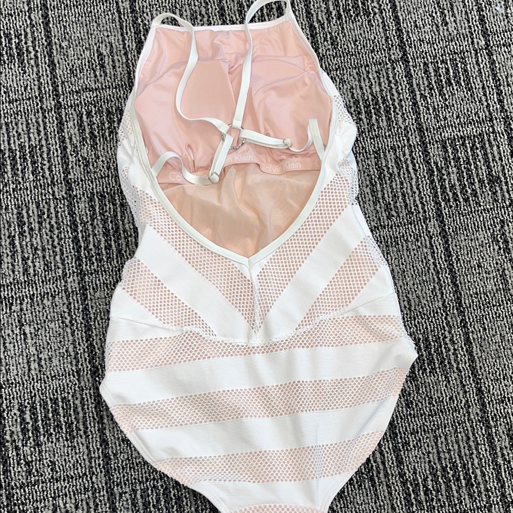 CALVIN KLEIN WHITE FULLY LINED LASER CUT OUT 1 PC ONE PIECE SWIMSUIT XS - Picture 2 of 4